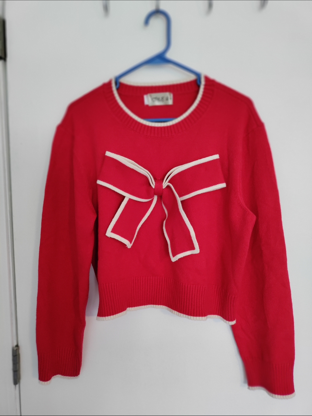 Style U Red Bow Accent Cropped Crewneck Sweater